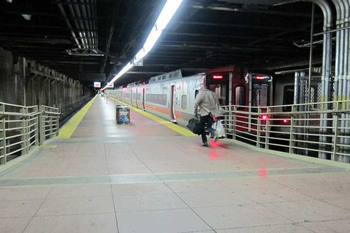 Metro-North Probes Money Missing From Bar Carts At Grand Central