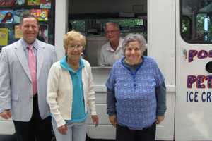 River House Seniors Celebrate Summer With Ice Cream In Greenwich