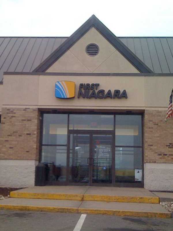 First Niagara Provides Funds for Mentoring Programs in Bridgeport, Norwalk