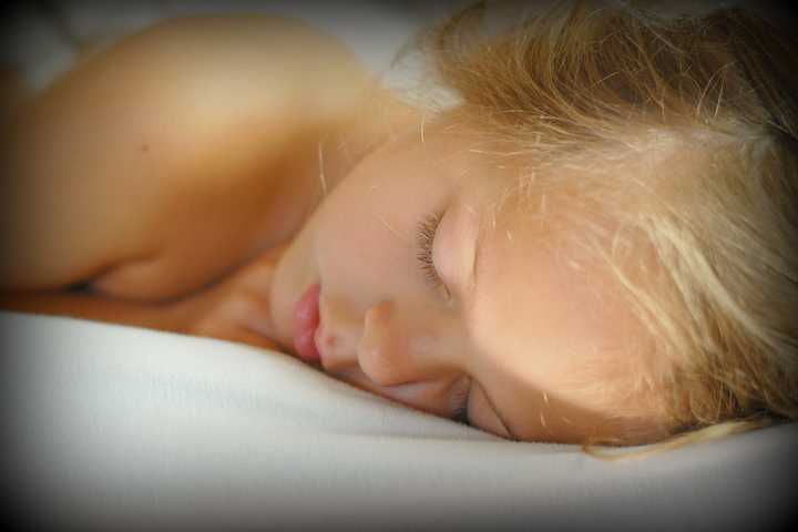 25 Percent Of Couples Sleep In Separate Beds, Experts Say