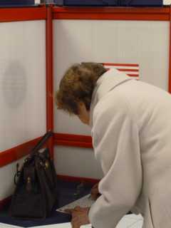 White Plains League Of Women Voters Seeks Volunteers For Registration Day