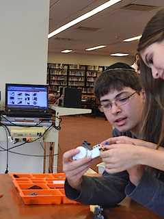 Hartsdale's Solomon Schechter School Offers Program On Technology