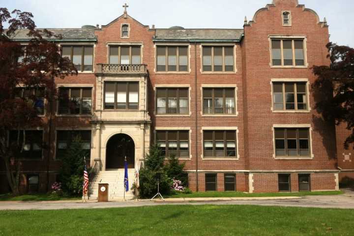 Stamford Officials Hold Off Naming New School