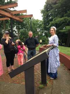 Daughters Of Liberty's Legacy Lead Tour Of Colonial White Plains