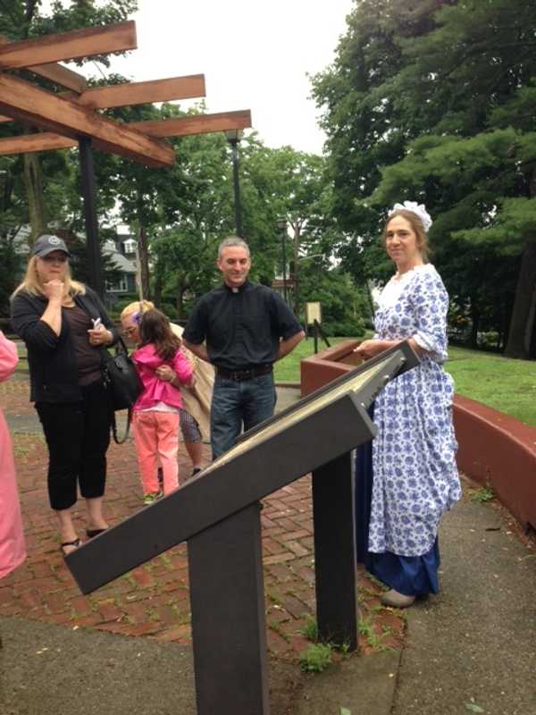 Daughters Of Liberty's Legacy Lead Tour Of Colonial White Plains