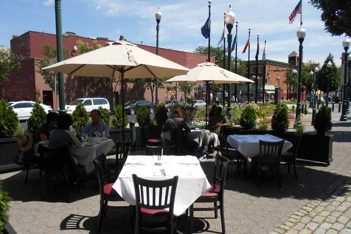 Larchmont's Auray Gourmet Celebrates Bastille Day 