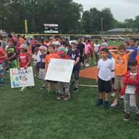 <p>Bridgeport kids excitedly greet the former Baltimore Oriole as he arrives in Bridgeport.</p>