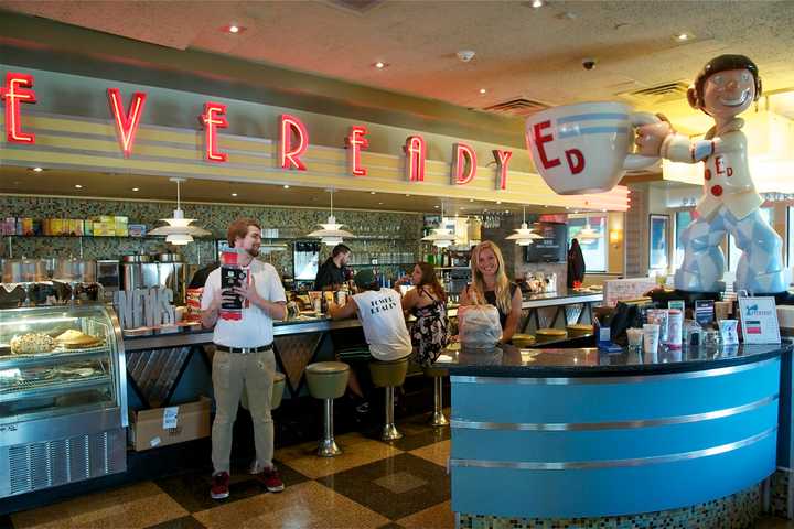 Eveready Diner In Brewster Is Finalist In DVlicious Burger Contest