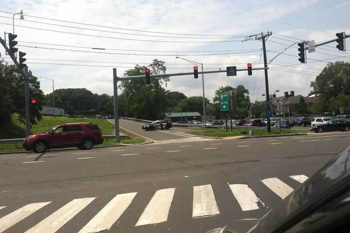 Crash With Overturned Car Jams Traffic On I-95 In Greenwich 