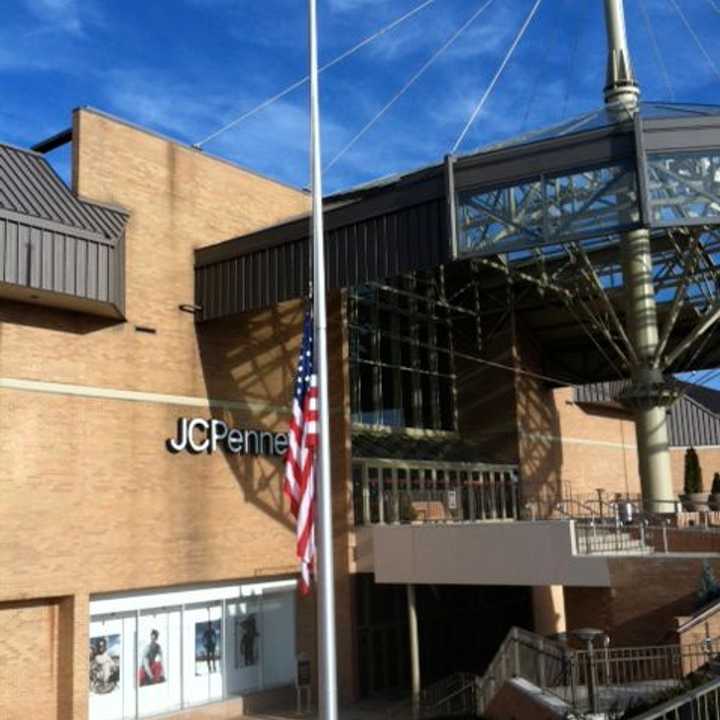 Gov. Dannel P. Malloy has ordered the U.S. and Connecticut flags be flown at half-staff through Saturday to honor the five servicemen slain in Chattanooga, Tenn. 