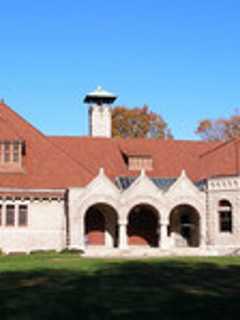 Local, State Dignitaries Open Pequot Library's Annual Summer Book Sale