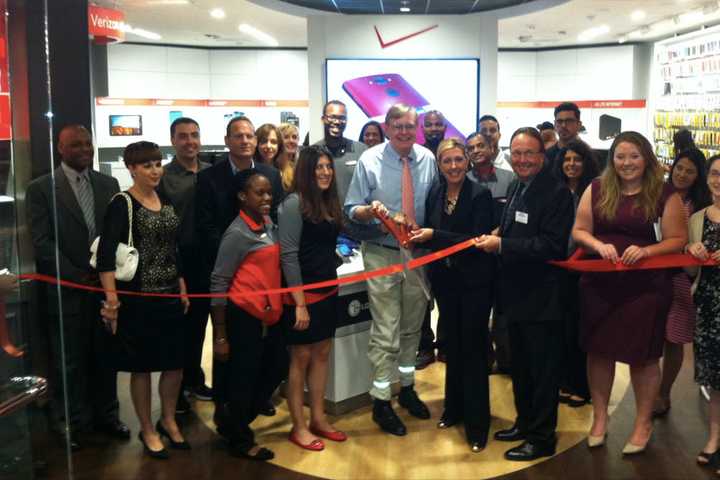 Verizon Expands Site At Stamford Town Center Into Smart Store