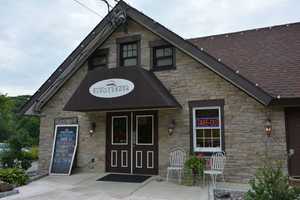 The Burger Barn Wins DVlicious 'Best Burger In Westchester'
