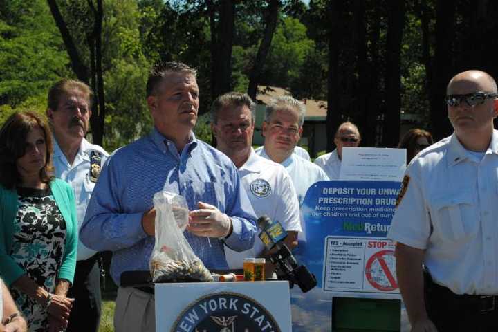 Sen. Terrence Murphy Teams With Yorktown To Shed Prescription Drugs