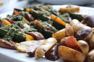 Shelton Farmers' Market Plans First Farm-To-Table Benefit Dinner