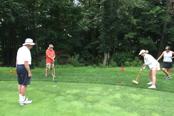 Croquet Champ Gives Lessons At Sedgewood Club In Kent