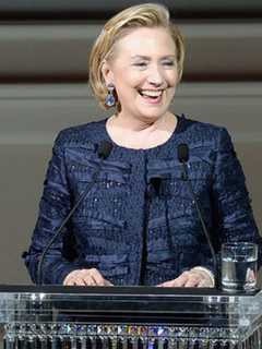 Chappaqua's Hillary Clinton Holds Slim Lead As Iowans Prepare To Caucus
