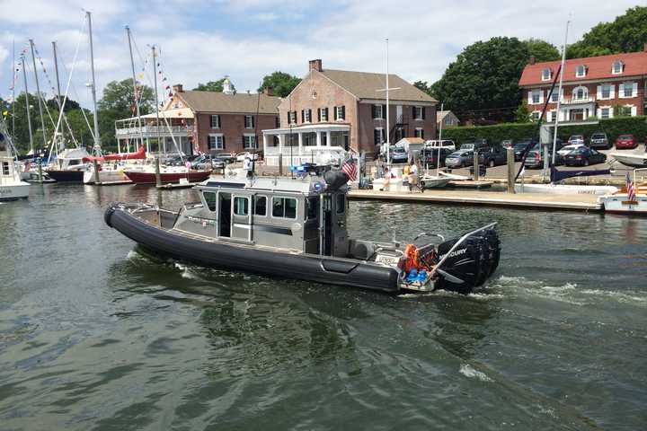 Fairfield Police Rescue Stranded Bridgeport Boaters In Black Rock Harbor
