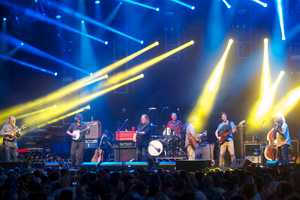 Wilco, Warren Haynes Take Center Stage As Crowds Invade Bridgeport's Vibes