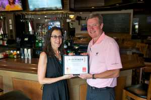 Bogey's Grille In Norwalk Is Awarded DVlicious Certificate For Best Burger