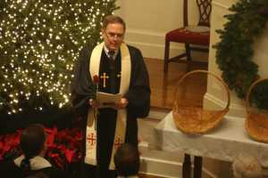 Darien Gathers To Pray For Newtown Victims