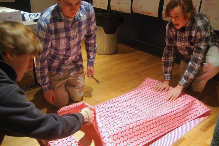 Darien's Teens Will Wrap Your Gifts For You