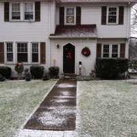 <p>Snow falls in Mamaroneck</p>