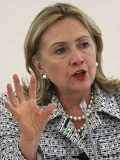 Just Hours Before Iowa Caucuses, Chappaqua's Clinton Defends Email Use
