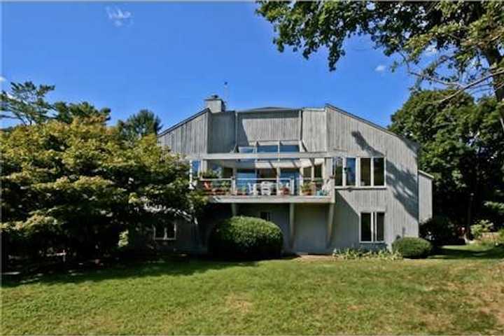 See Darien's Weekly Home Sales