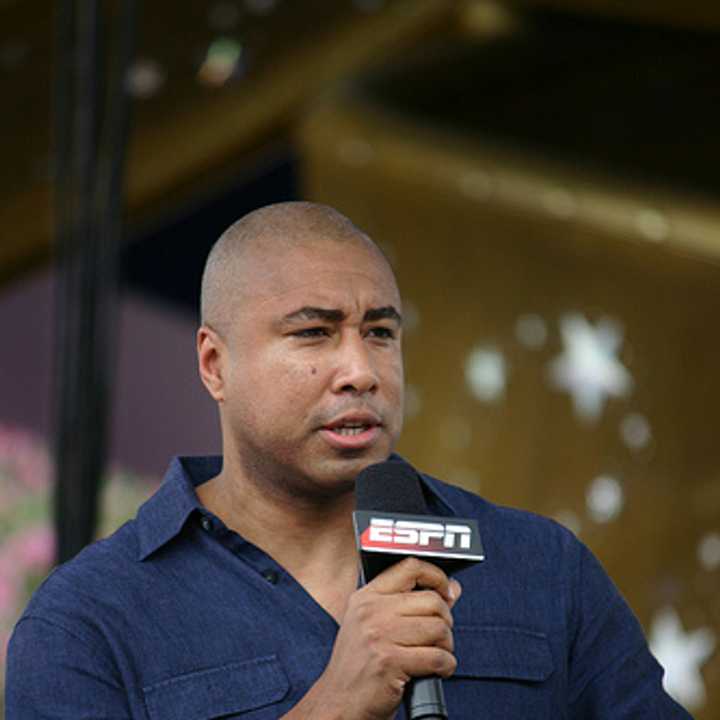 Former Yankee Bernie Williams, Paul Simon and other guests will host the Speak Out Against Hunger fundraiser in Danbury on Saturday.