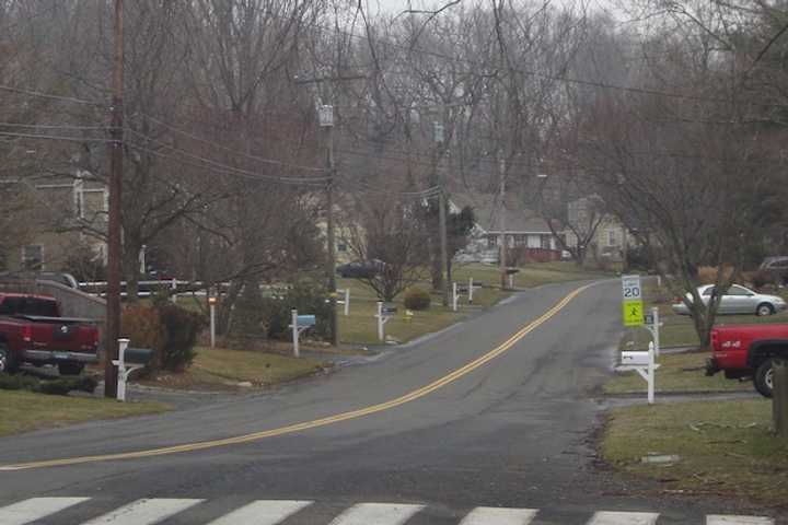 Darien Readers Want More Sidewalks