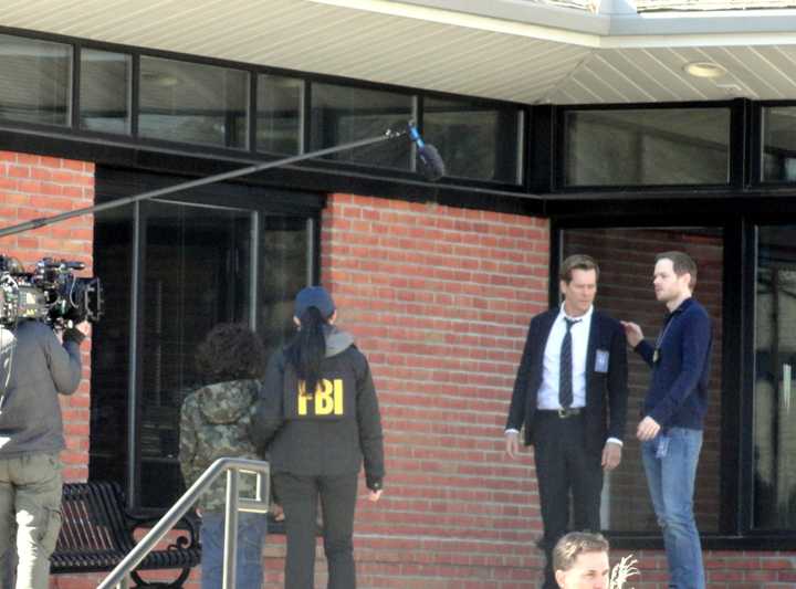 Kevin Bacon films a scene for &quot;The Following&quot; in Briarcliff Manor Tuesday. 