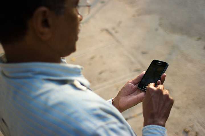 Verizon and AT&amp;T have the best mobile phone service in lower Fairfield County, a study found.