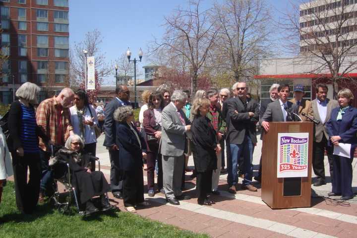 New Rochelle Inducts Jay Leno, Carl And Rob Reiner Into Walk Of Fame