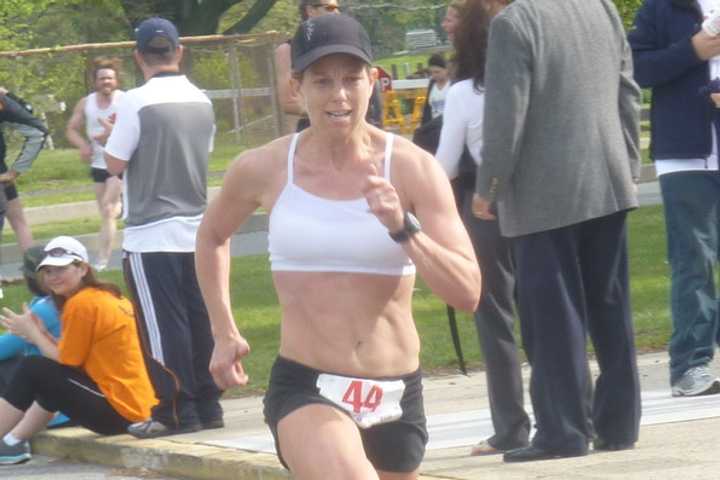 Tara Allen of Greenwich runs in the Mother&#x27;s Day Race in Norwalk last year.