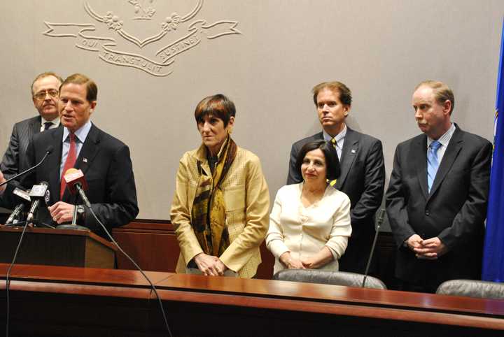 Sen. Andrew Maynard (D-Stonington), U.S. Sen. Richard Blumenthal, U.S. Rep. Rosa DeLauro, Sen. Toni Boucher (R-Wilton), Sen. Scott Frantz (R-Greenwich), and Sen. Michael McLachlan (R-Danbury), speak about finding funding the Danbury Airport tower.