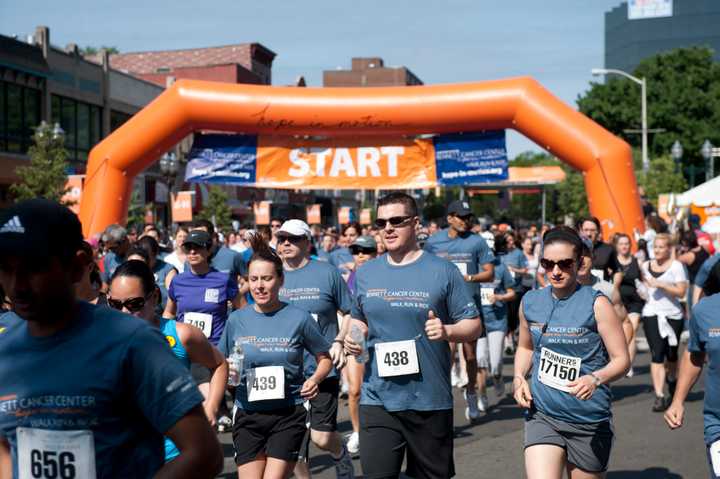 This is the starting line of the 5K run during the 2011 Walk, Run, &amp; Ride in Stamford. 