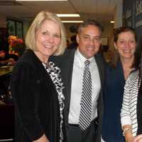 <p>Brad Kimmelman, second from left, meets guests (from left) Maureen Maher, Kristi Vaughan and Nancy Freedman.</p>