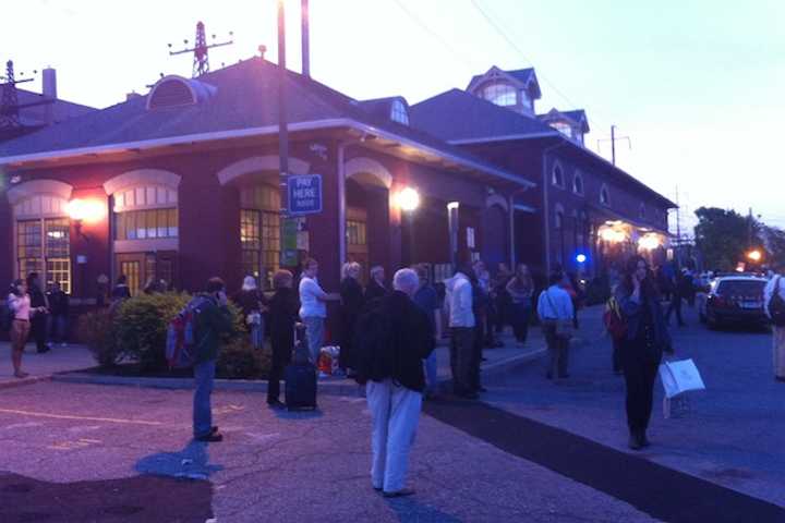 Hundreds Crowd South Norwalk Train Station After Crash