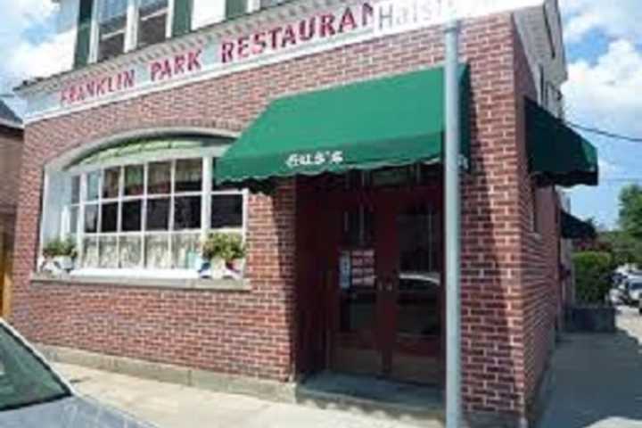 Gus's A Good Example Of Why Neighborhood Eaterys Survive, Says StacyKnows