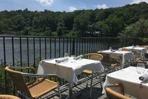 Long Island Eatery Gets High Marks For Outdoor Dining, Menu With Variety Of Options