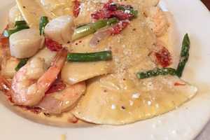 Long Island Eatery Draws High Marks For Pizza, Pasta