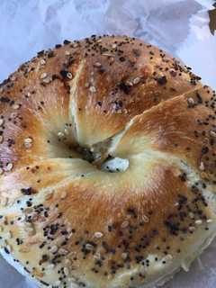 Teaneck Road Hot Bagels Serves Up Old-Fashioned Kosher Recipe For 25 Years