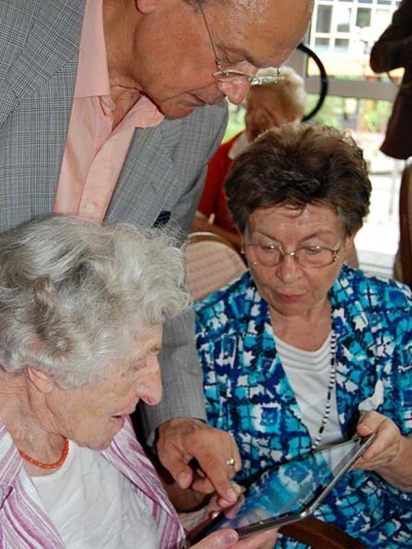 Fairfield's Bigelow Center Offers iPhone, iPad Classes