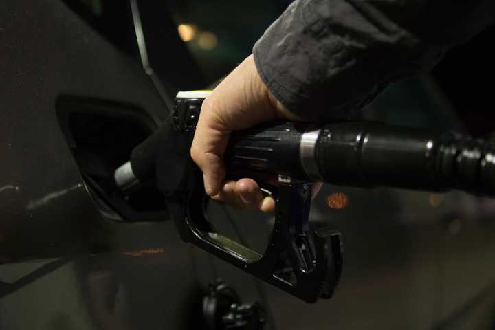 Gas Prices In CT Drop Below $4 For First Time In 17 Weeks, AAA Reports