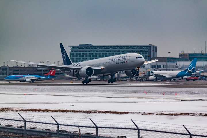 Airlines Waiving Fees As Cancellations Climb Amid Massachusetts Nor'Easter