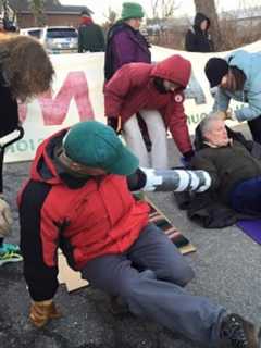 11 Blocking Algonguin Pipeline Entrances Arrested In Verplanck