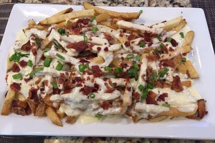 Bridgeport's Barnum Publik House Gets High Marks In DVlicious Fry Contest