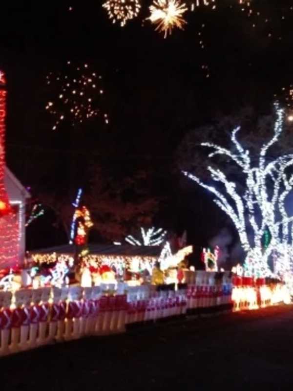 Is Your Home Decked Out For The Holidays? Send Us Your Photos, Putnam 