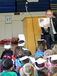 Students Enjoy A Seuss Story With Brookfield Rep. Harding